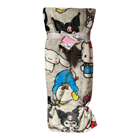 Hello Kitty & Friends Gray Plush Throw Blanket 60x70 Japanese Cartoons Soft NEW - Picture 1 of 5